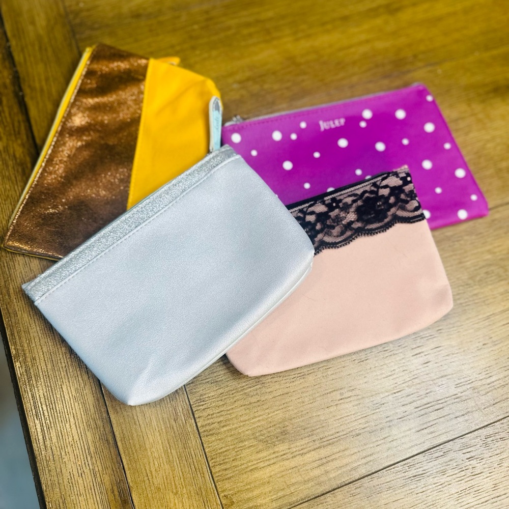 Set Of Make Up Bags 5 total)